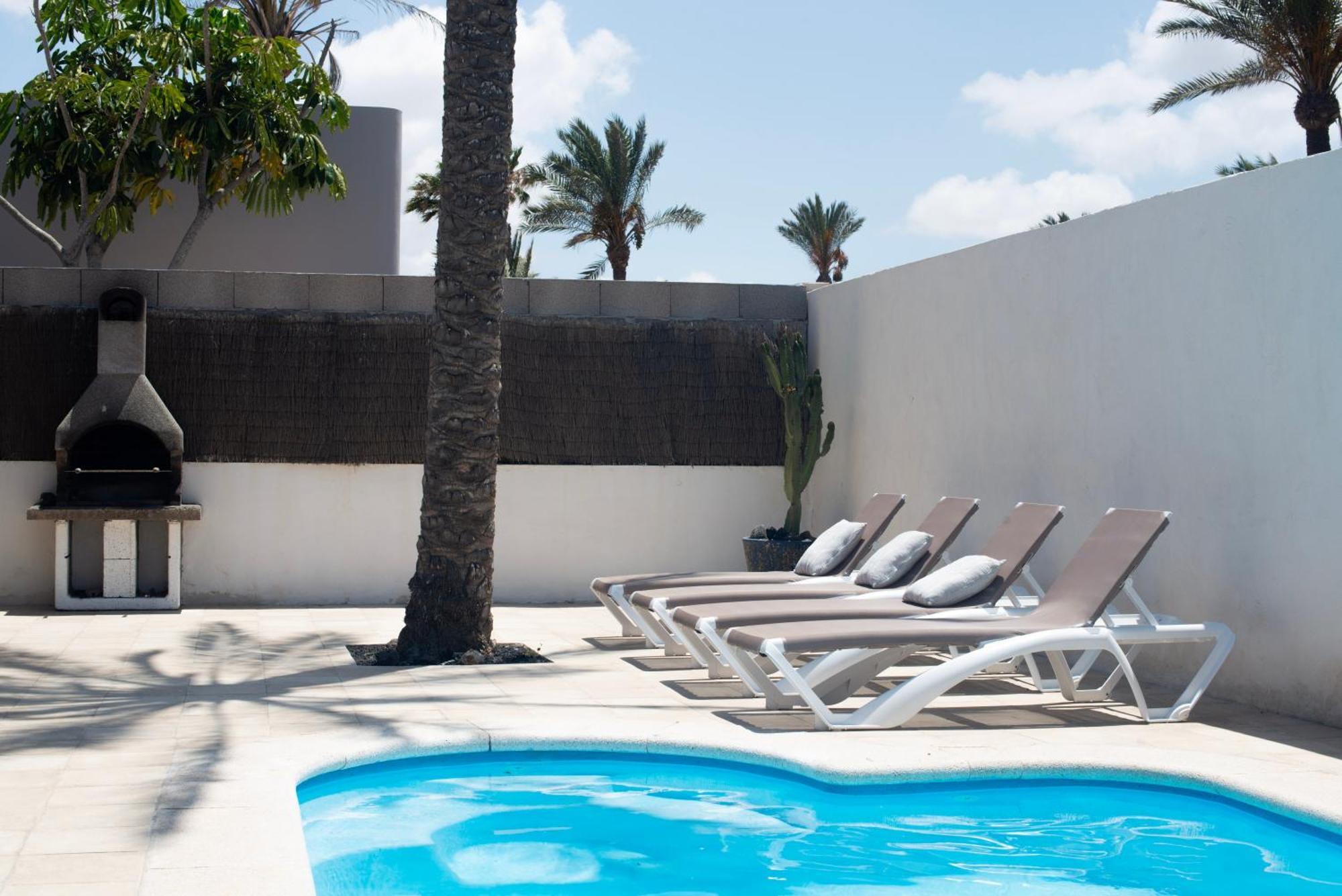 Willa House Boho Palm With Private Heated Pool And Garden, 3 Bedrooms, Wi-fi Corralejo