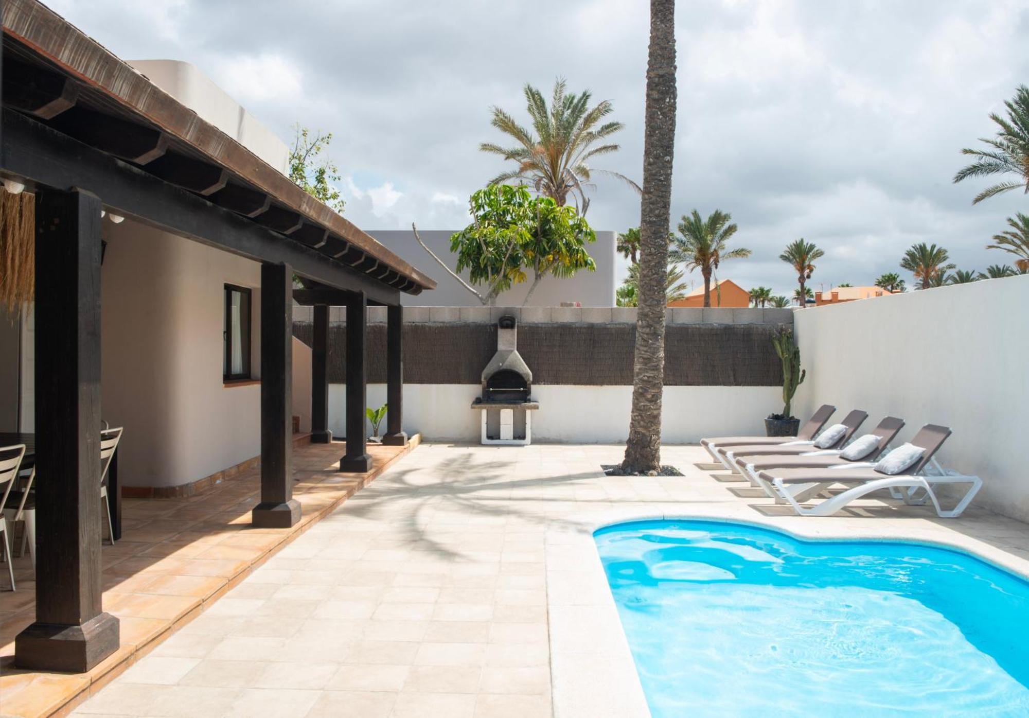 Willa House Boho Palm With Private Heated Pool And Garden, 3 Bedrooms, Wi-fi *