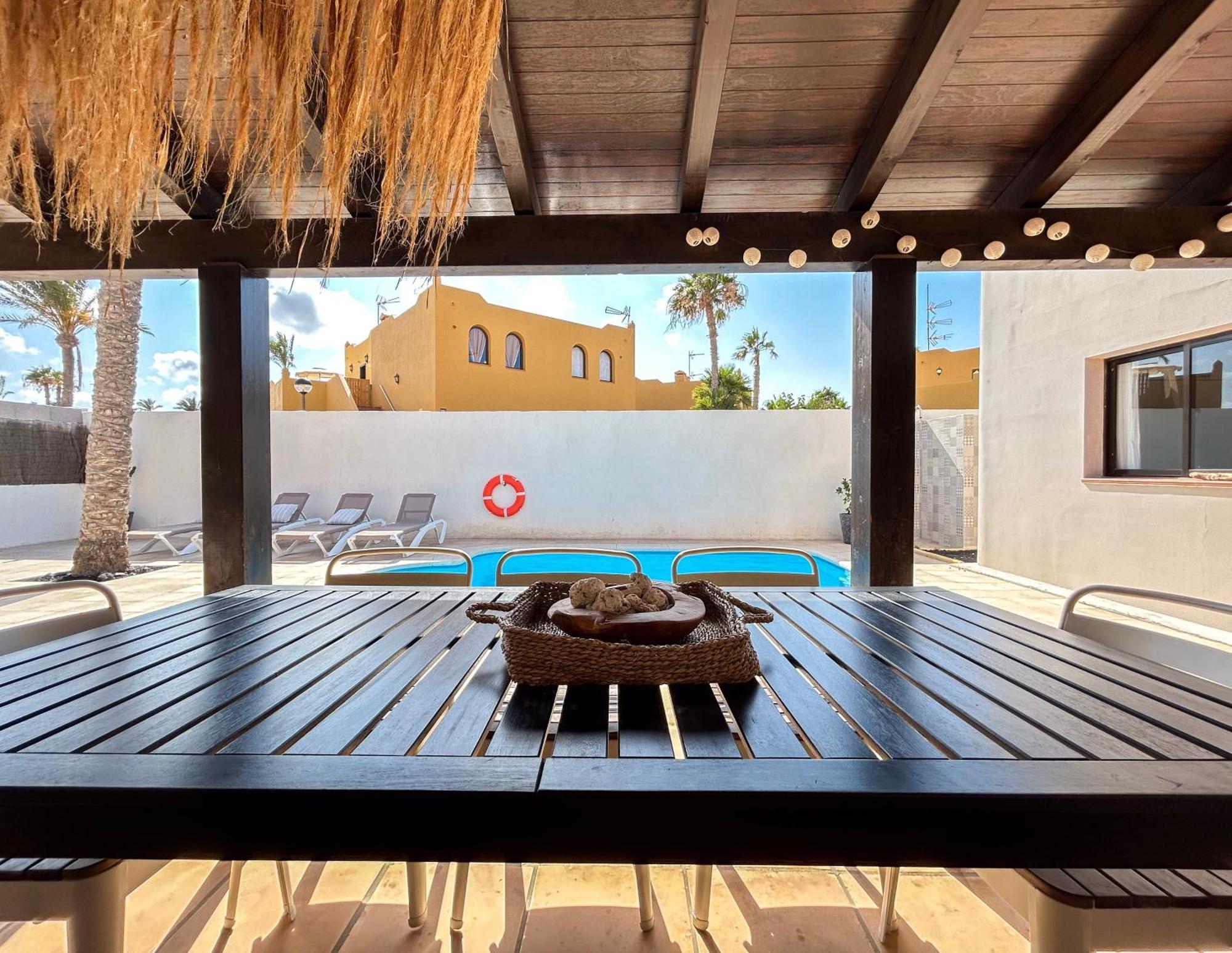 Willa House Boho Palm With Private Heated Pool And Garden, 3 Bedrooms, Wi-fi